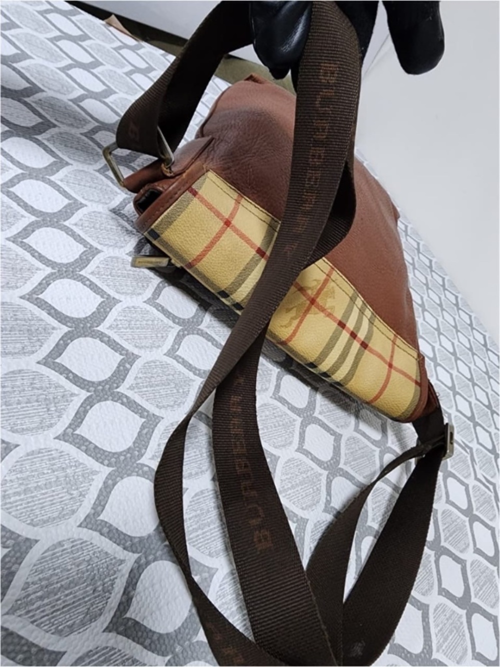 Authentic Burberry Vintage Haymarket Check Pebbled Messenger Bag Brown/Beige - Picture 6 of 14